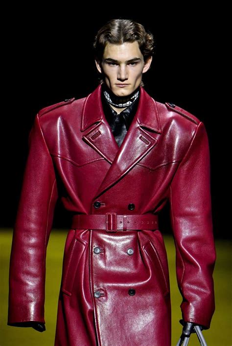 prada schultern
